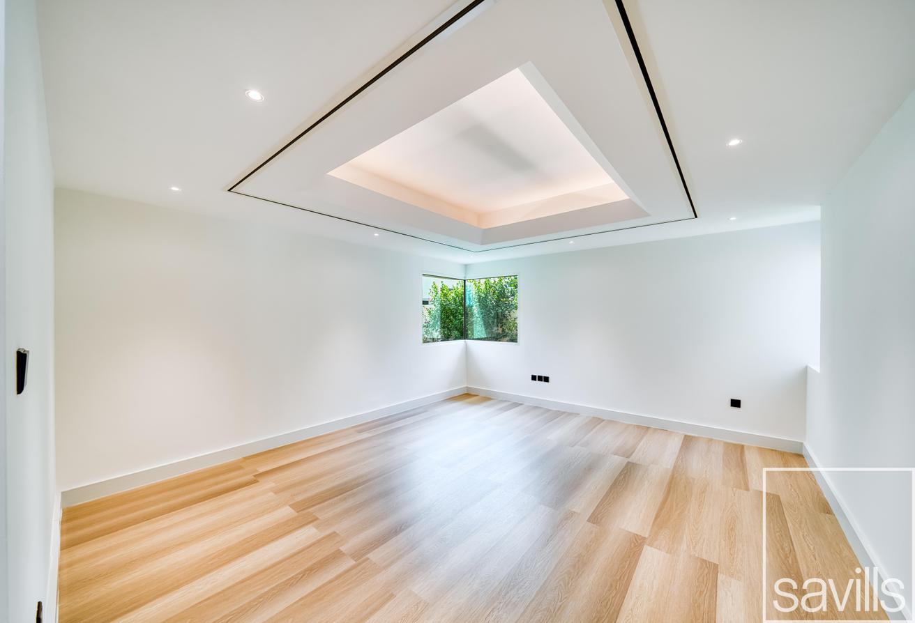 Beach Location | Fully upgraded | Vacant Now photo 8