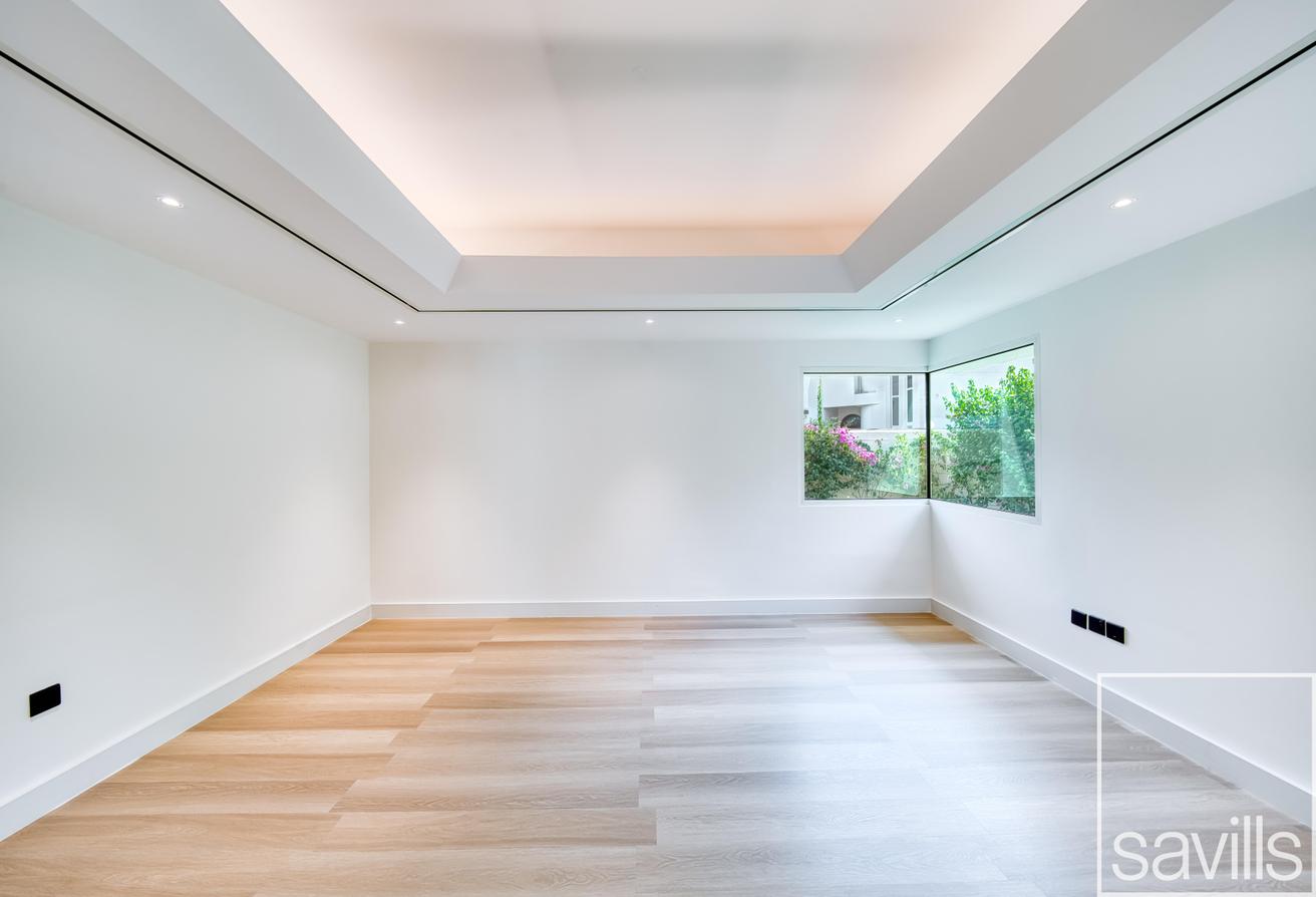 Beach Location | Fully upgraded | Vacant Now photo 5