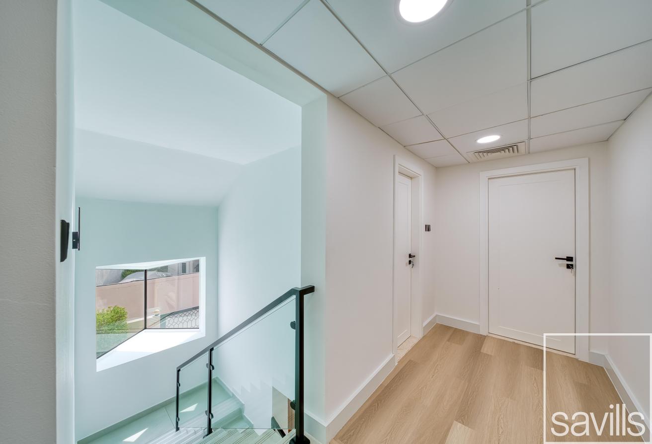 Beach Location | Fully upgraded | Vacant Now photo 6