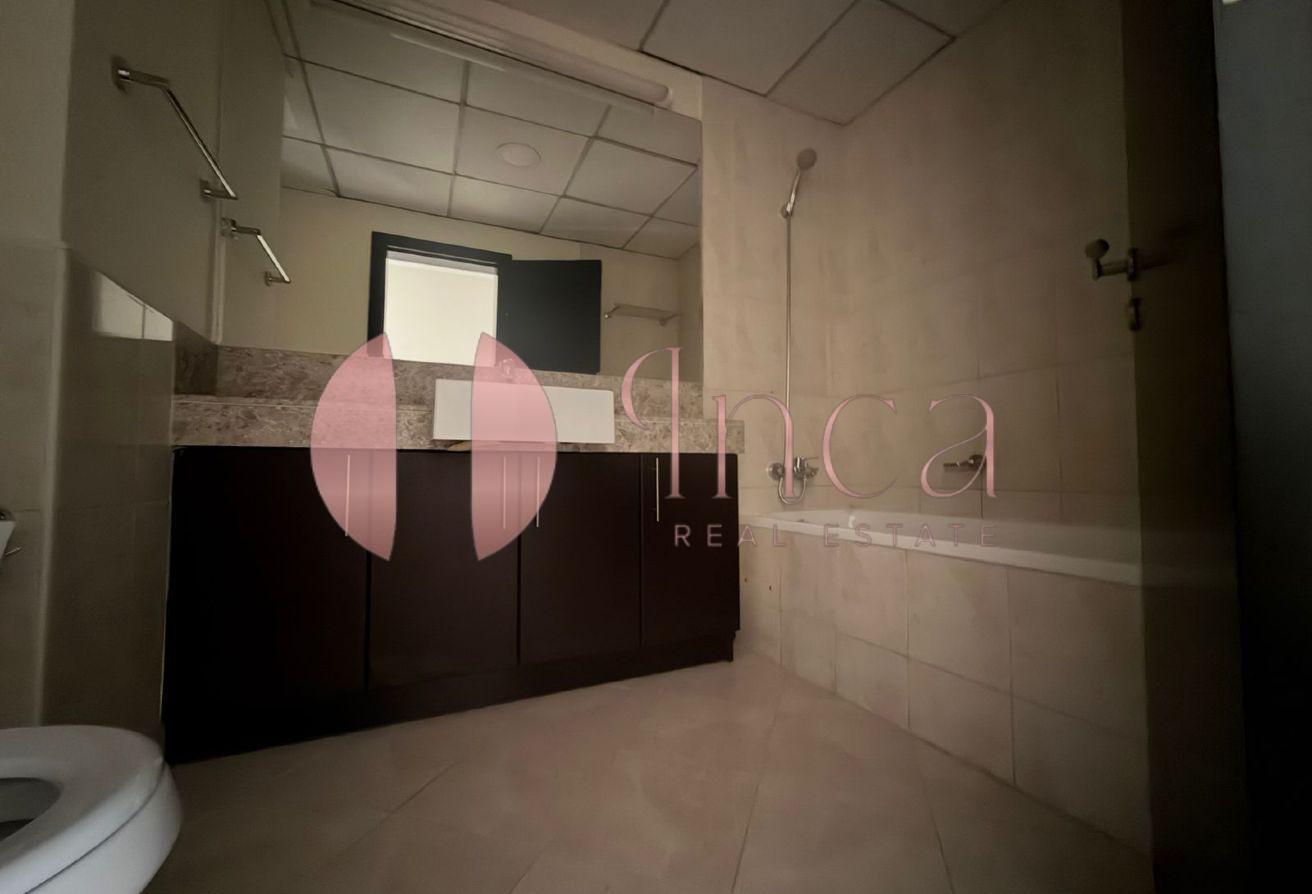 Vacant | Spacious | Great Location photo 6