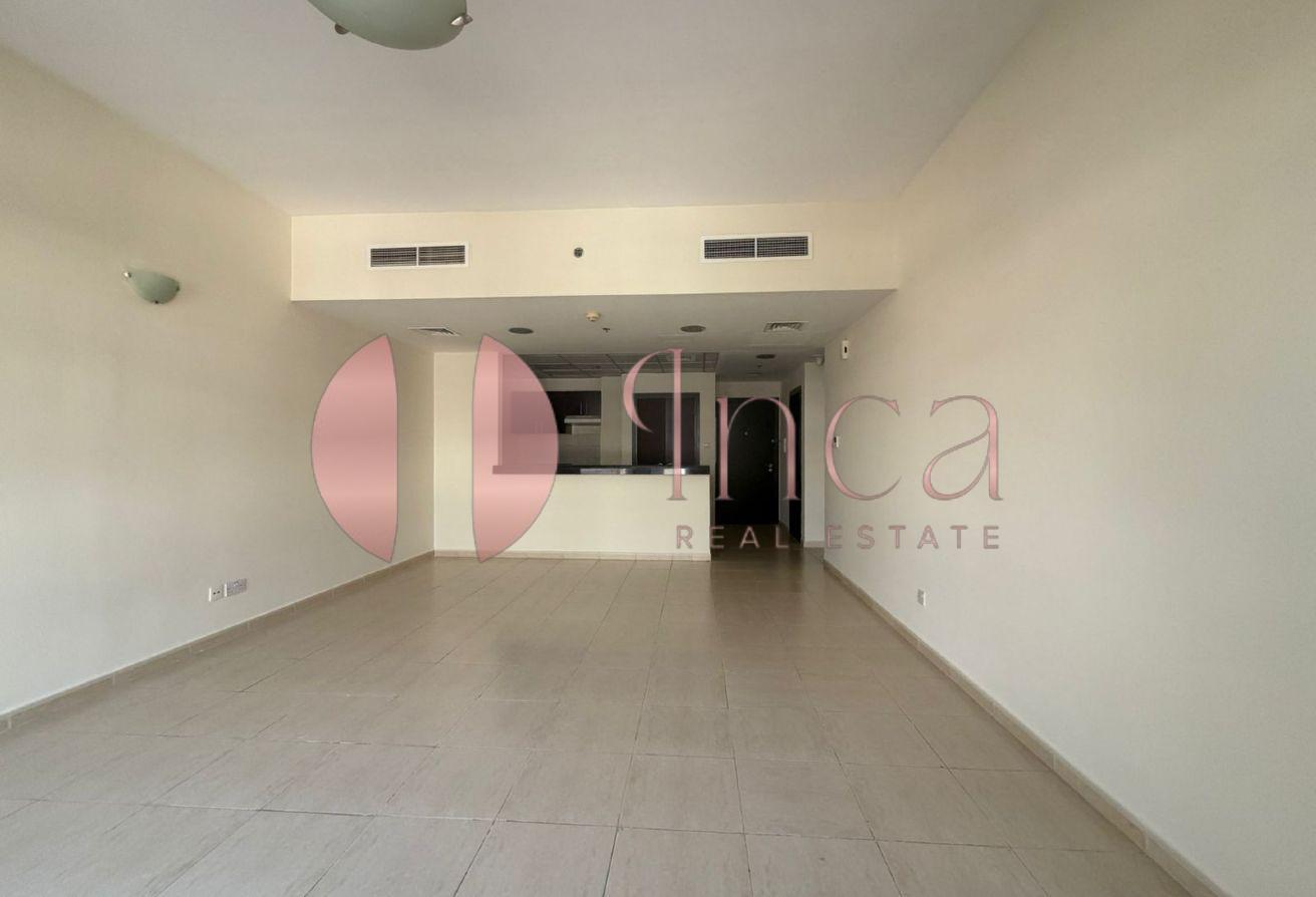 Vacant | Spacious | Great Location photo 8