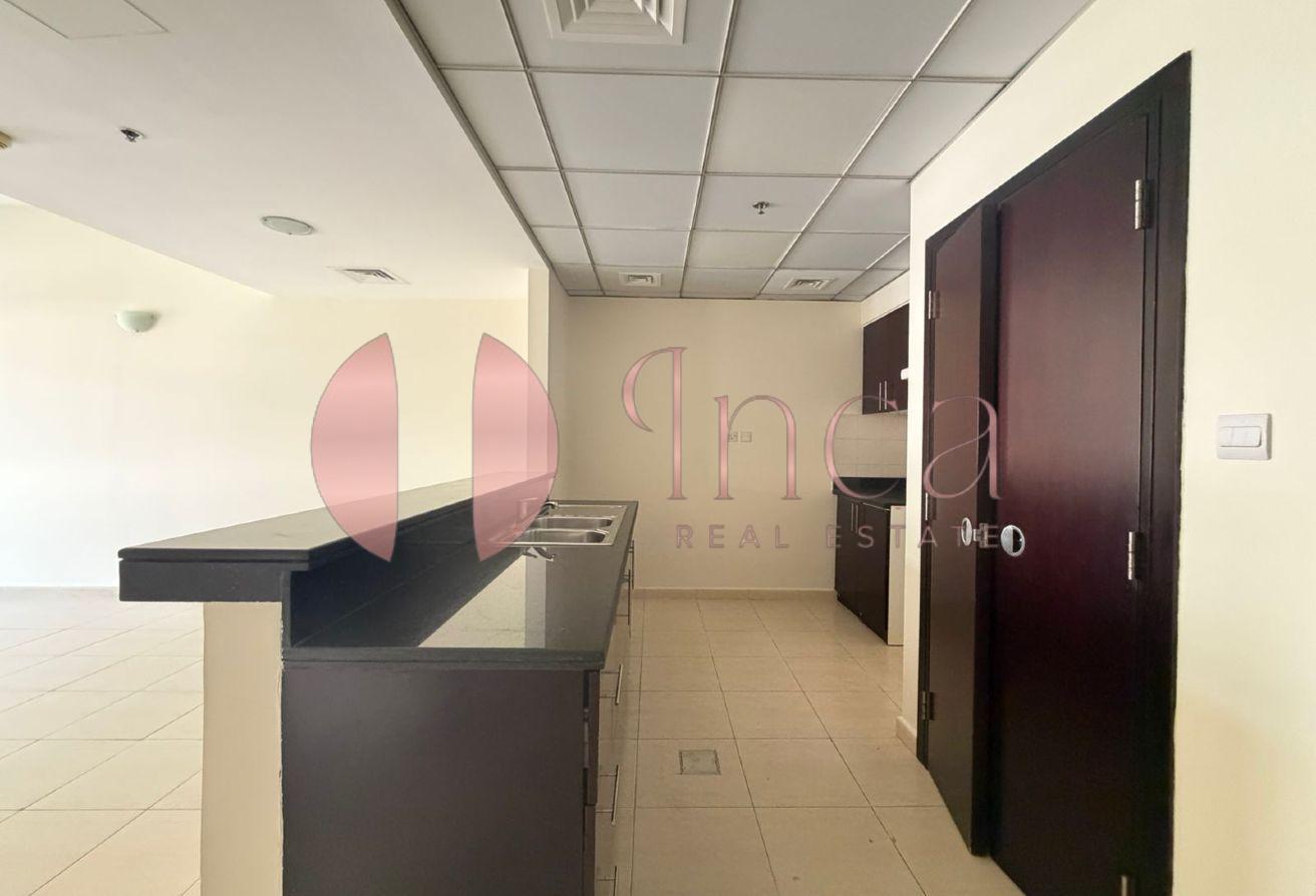 Vacant | Spacious | Great Location photo 10