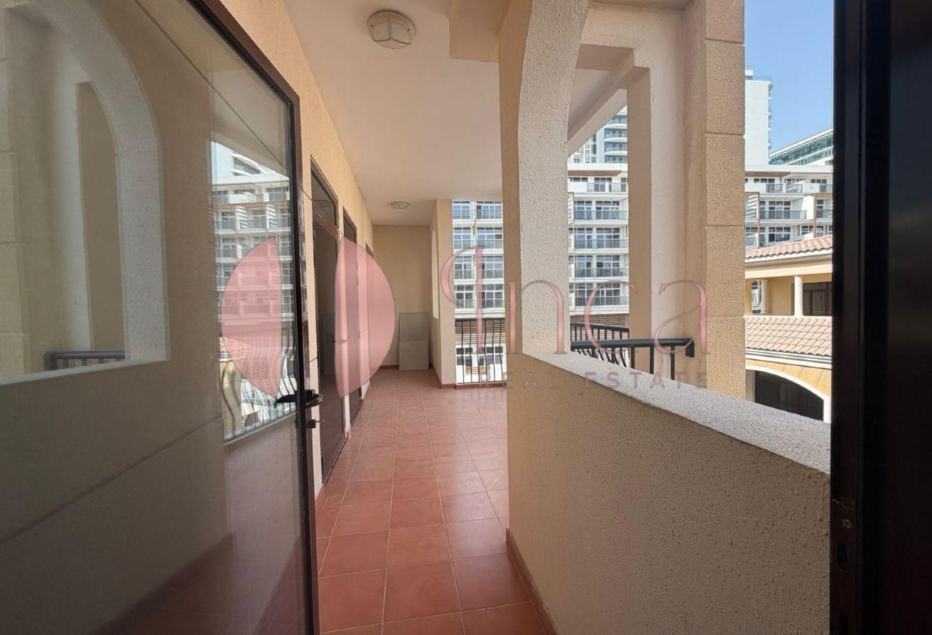 Vacant | Spacious | Great Location photo 12