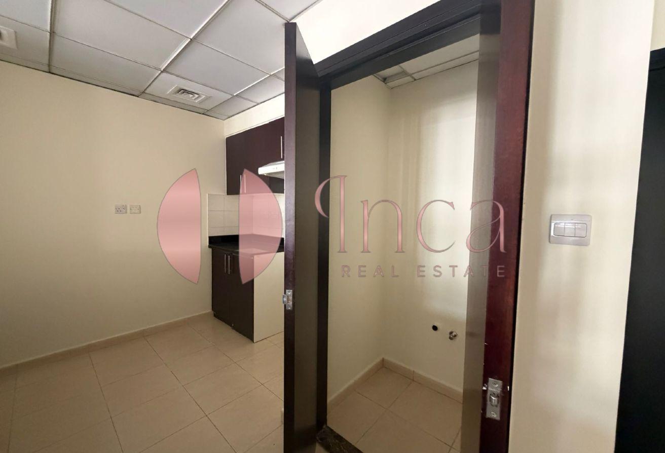 Vacant | Spacious | Great Location photo 13