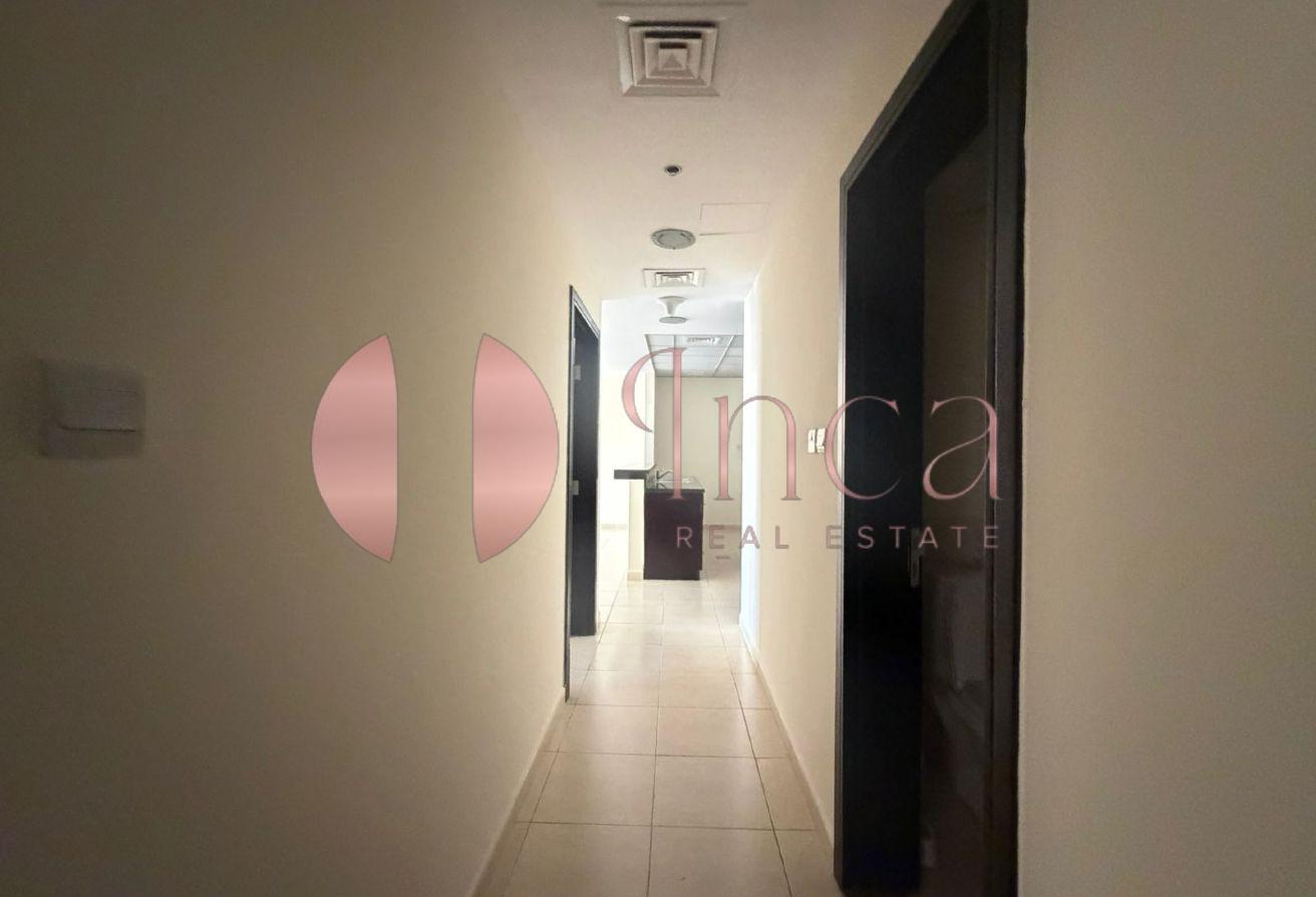 Vacant | Spacious | Great Location photo 4