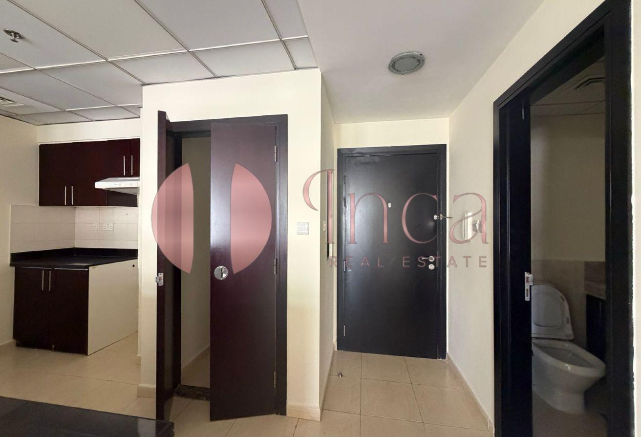 Vacant | Spacious | Great Location photo 16