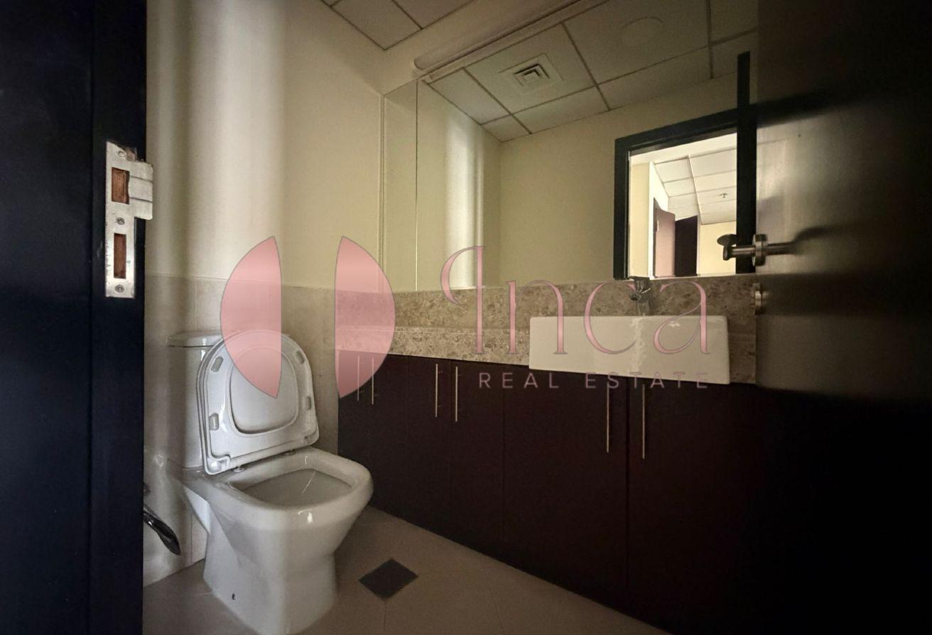 Vacant | Spacious | Great Location photo 18