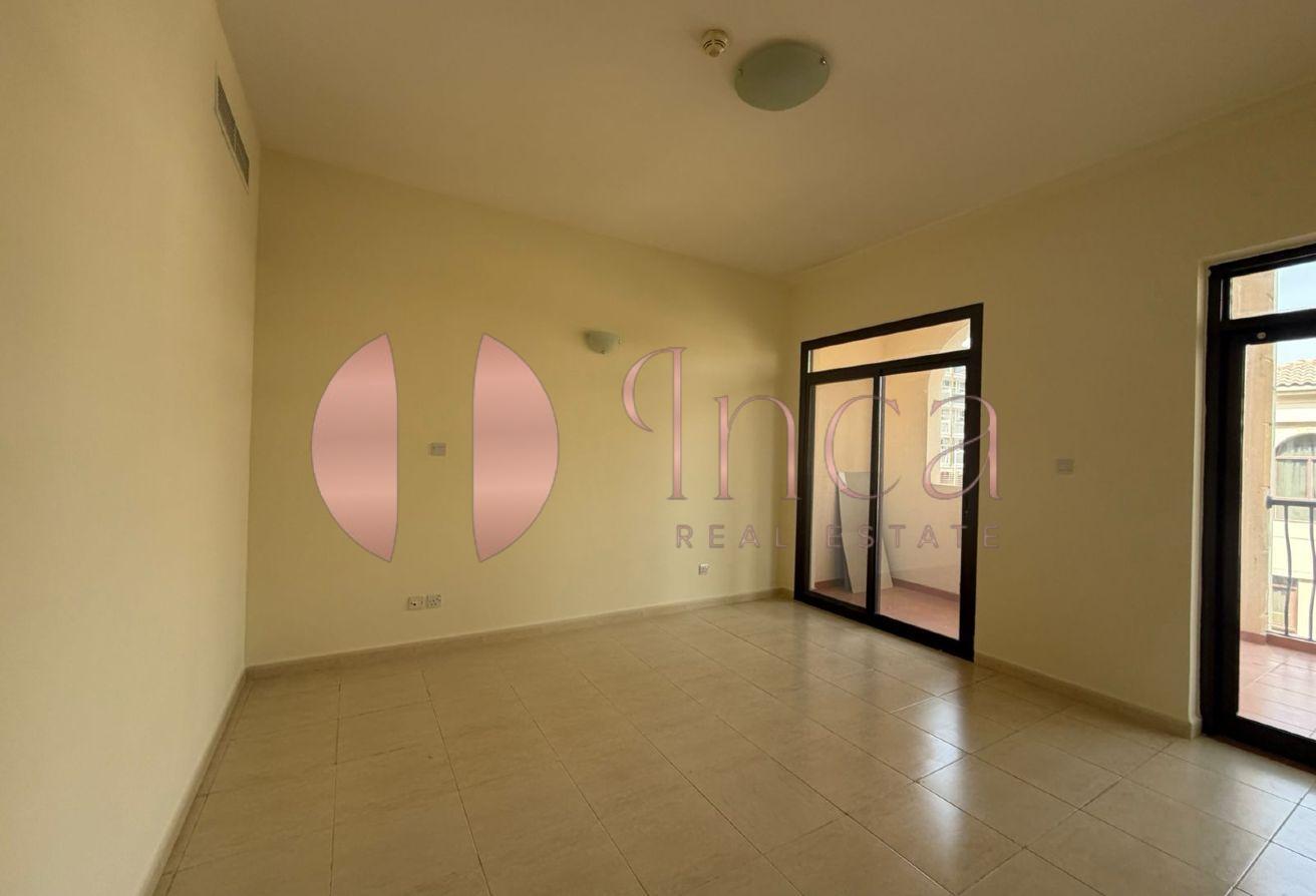 Vacant | Spacious | Great Location photo 5