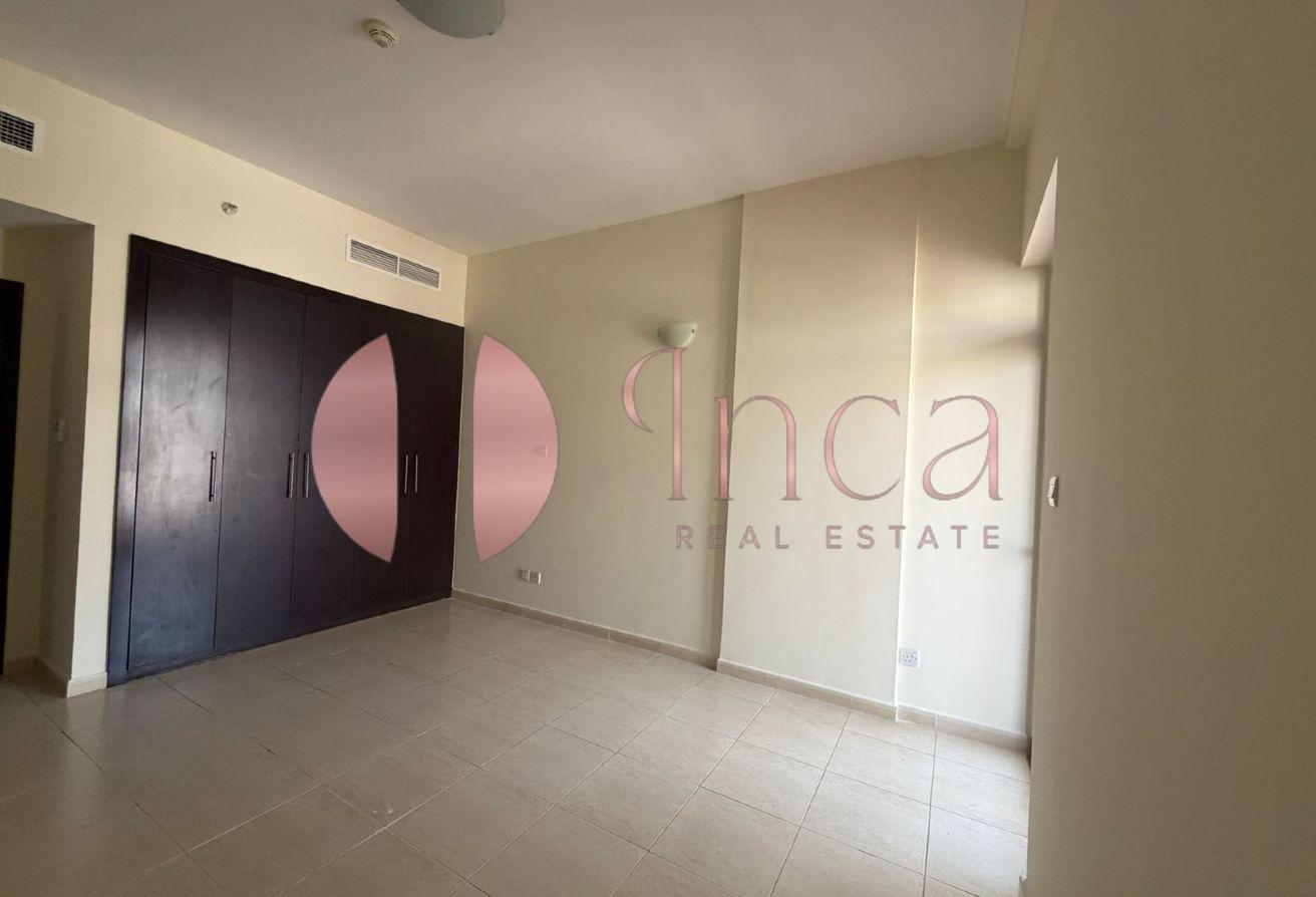 Vacant | Spacious | Great Location photo 2