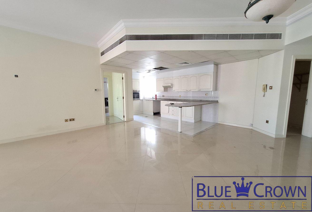 Huge Flat;Chiller free:Luxurious:Prime Location photo 4
