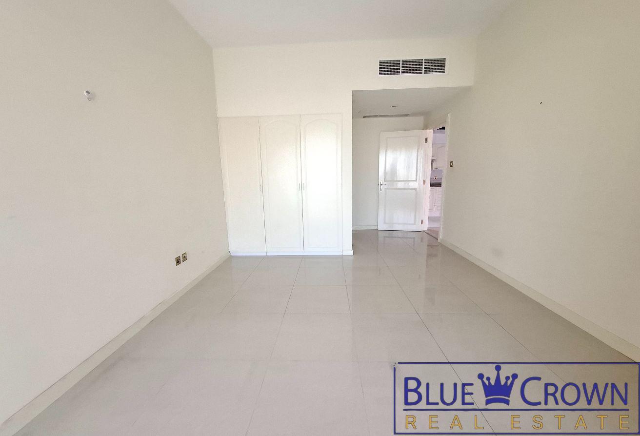 Huge Flat;Chiller free:Luxurious:Prime Location photo 11