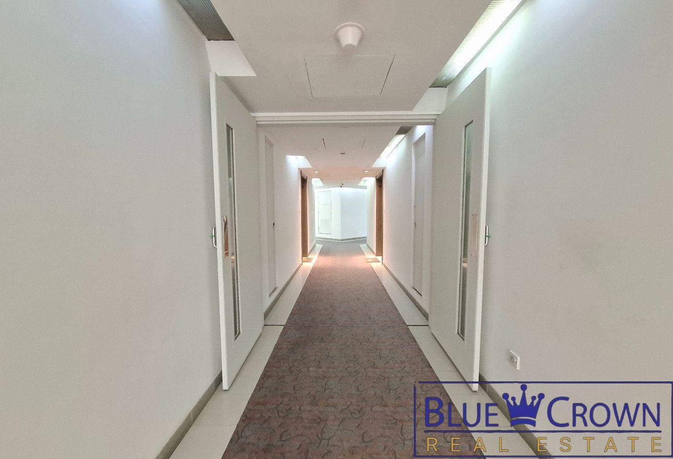 Huge Flat;Chiller free:Luxurious:Prime Location photo 13