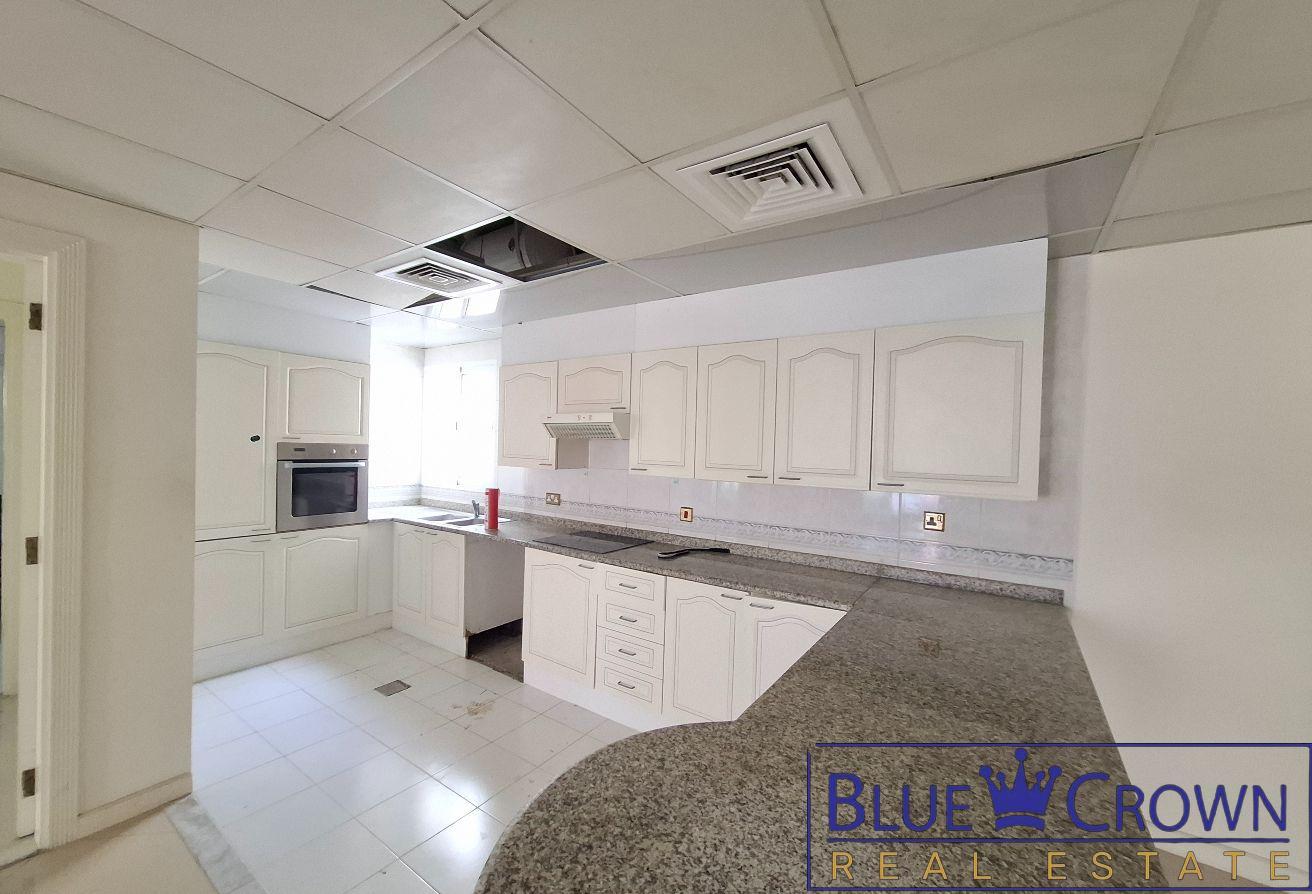 Huge Flat;Chiller free:Luxurious:Prime Location photo 6