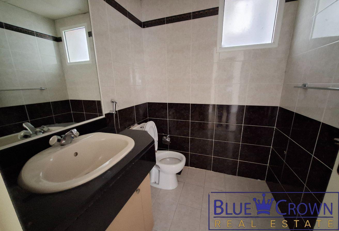 Huge Flat;Chiller free:Luxurious:Prime Location photo 9