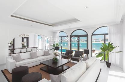 Villa - 5 - 6 for rent in Garden Homes Frond B - Garden Homes - Palm Jumeirah - Dubai