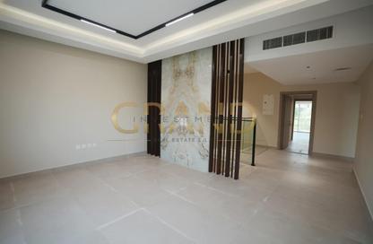 Townhouse - 3 - 4 for rent in Seashore - Rabdan - Abu Dhabi