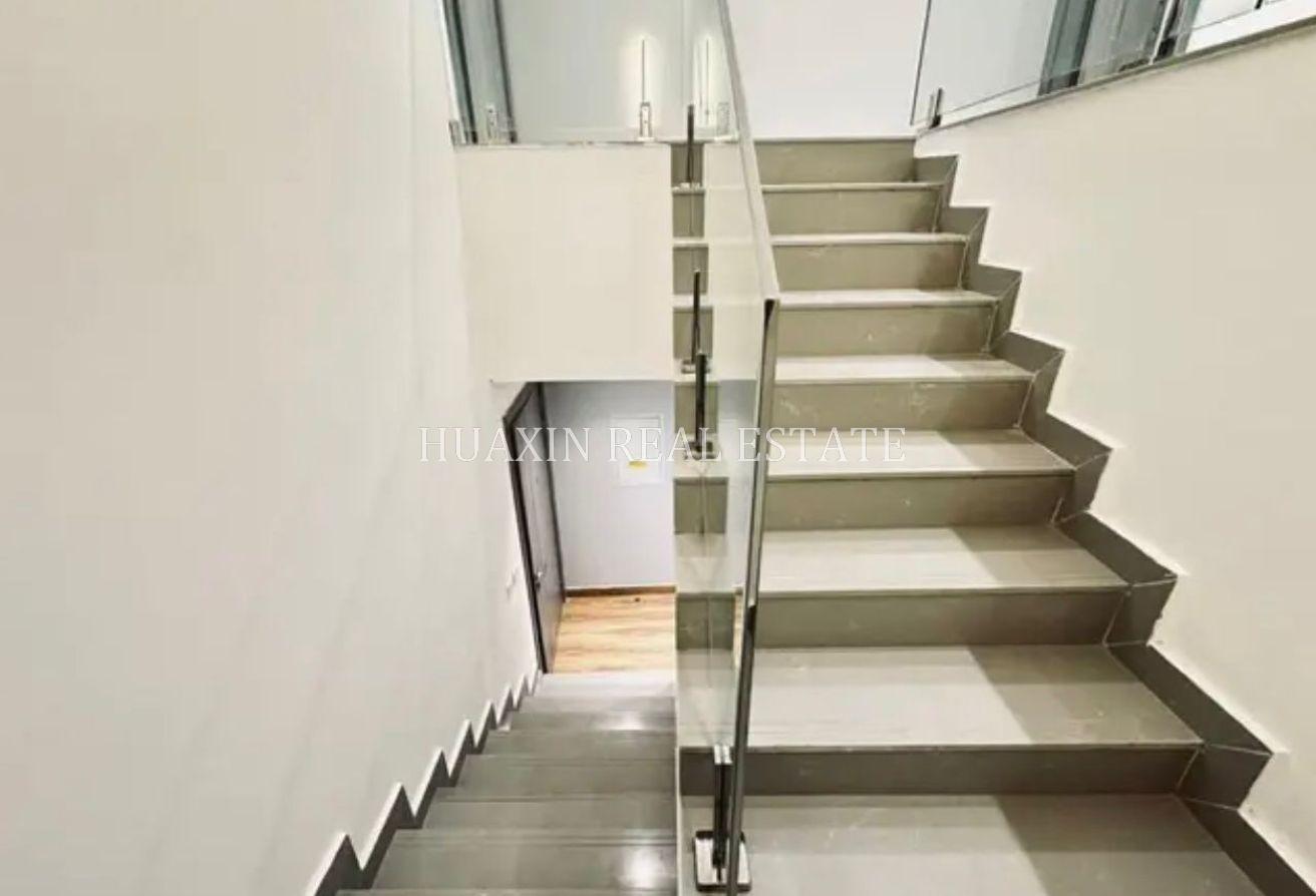 Duplex | High Floor | Fully Furnished photo 11