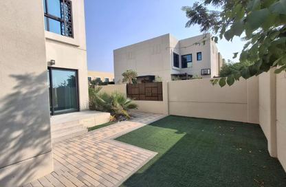 تاون هاوس - 3 - 4 للإيجار في مدينة الشارقة المستدامة - الشارقة