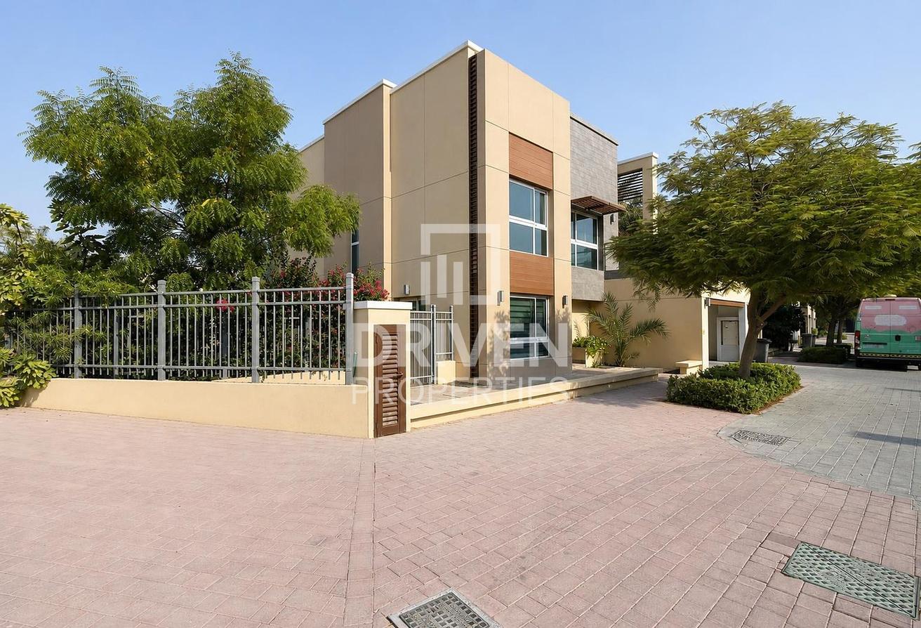 Vacant and Spacious Plot | Well Maintained photo 25