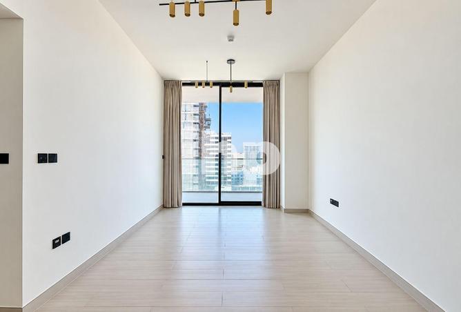 Spacious | Prime Location | Bright & Open Living photo 2