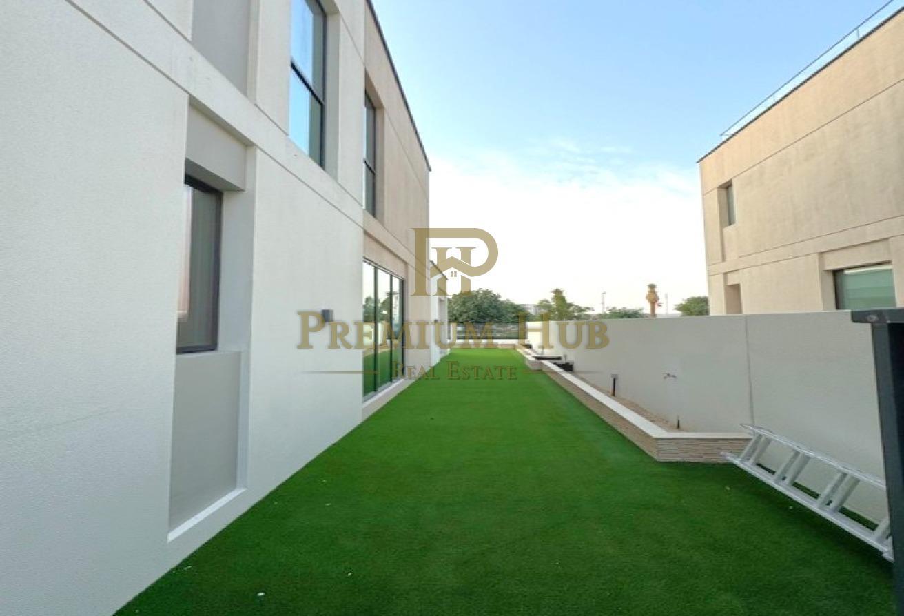 4 Bedrooms Single Row Villa | Rooftop Terrace photo 5