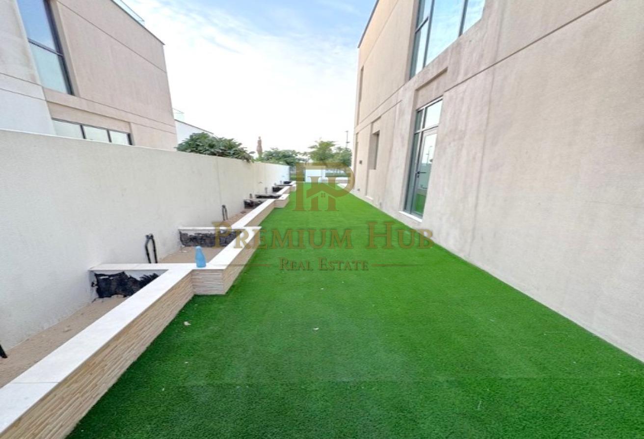 4 Bedrooms Single Row Villa | Rooftop Terrace photo 4