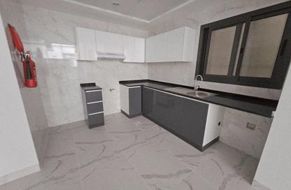 Apartment - 1 - 2 for rent in Fire Station Road - Muwaileh - Sharjah