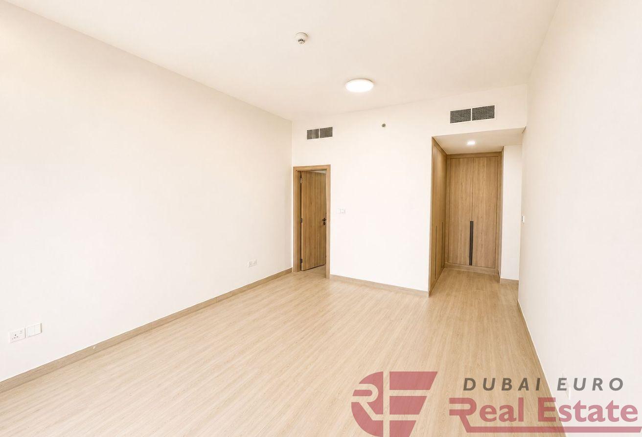 Elegant 3-BHK + Maid | Penthouse | Ready to Move photo 4