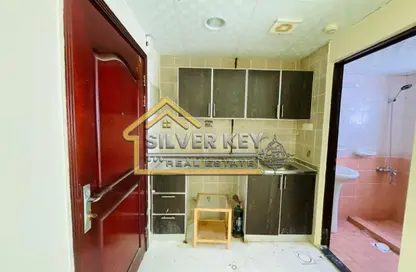 شقة - 1 حمام للايجار في منطقة الرولة - الشارقة