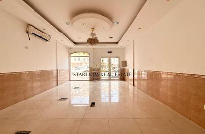 متجر - استوديو - 1 حمام للايجار في اكس 17 - طراز إنجليزي - المدينة العالمية - دبي متجر - استوديو - 1 حمام للايجار في اكس 17 - طراز إنجليزي - المدينة العالمية - دبي