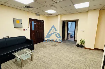 مكتب - 5 غرف نوم - 2 حمامات للايجار في منطقة القرهود - دبي