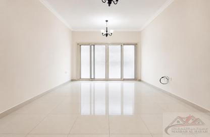 شقة - 1 - 2 للايجار في مجمع مويلح - تجارية مويلح - الشارقة
