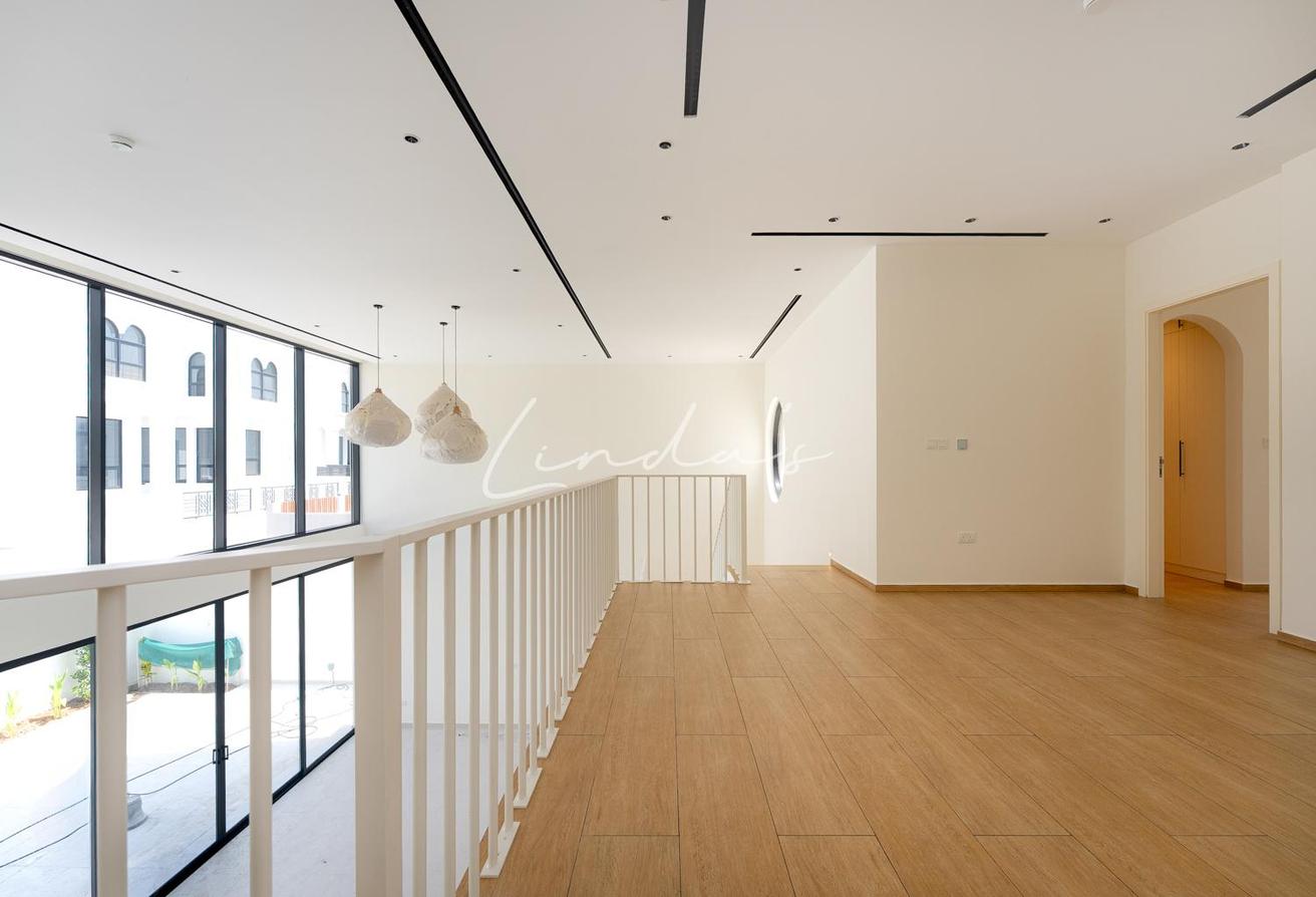 Modern I Custom Built I High Ceiling photo 11