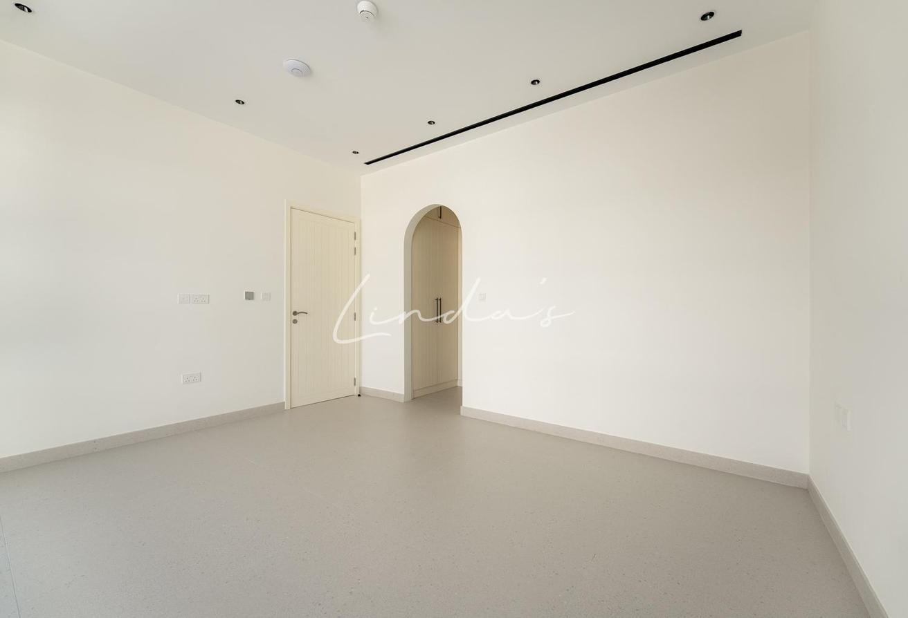 Modern I Custom Built I High Ceiling photo 7