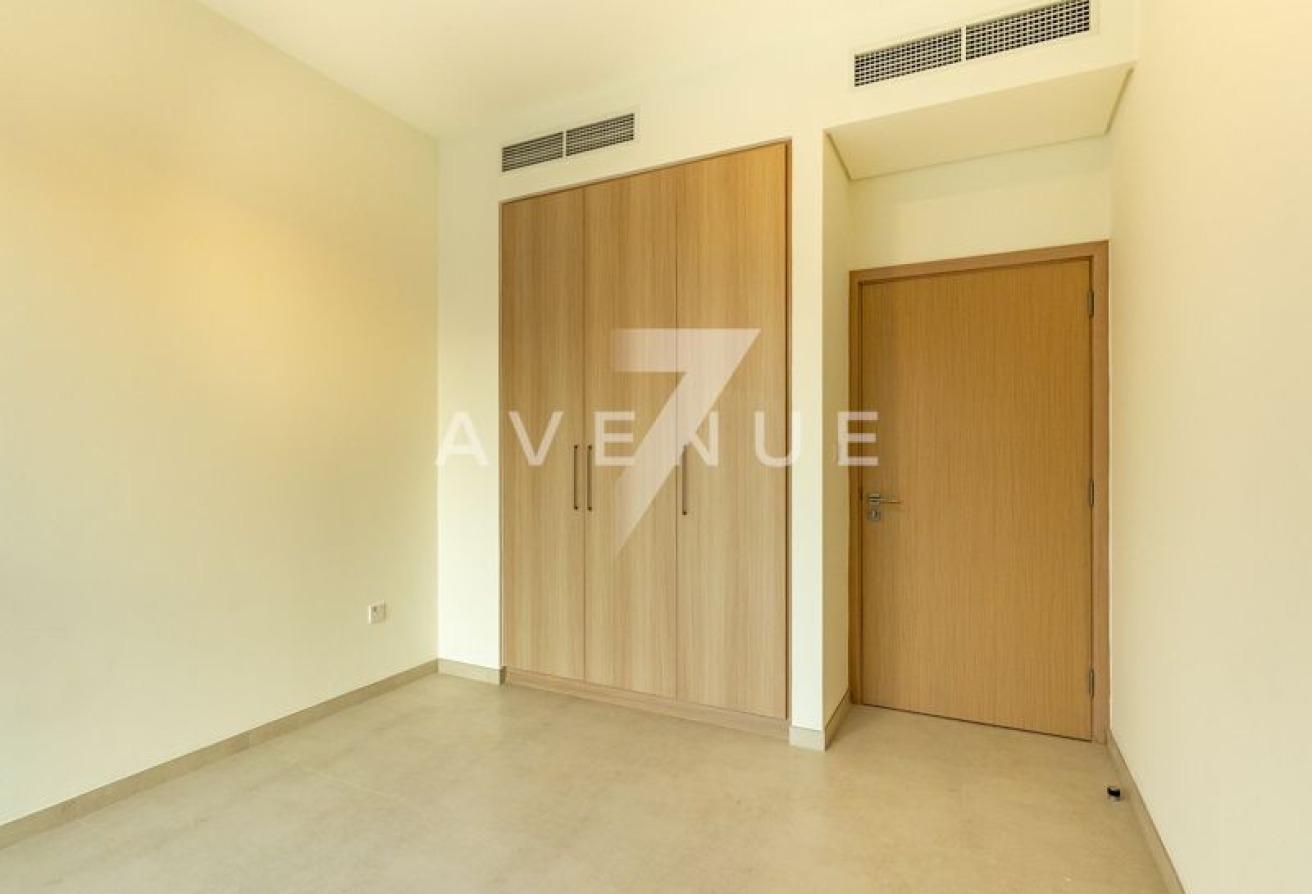 Ready To Move-in | Single Row | Huge Plot photo 9