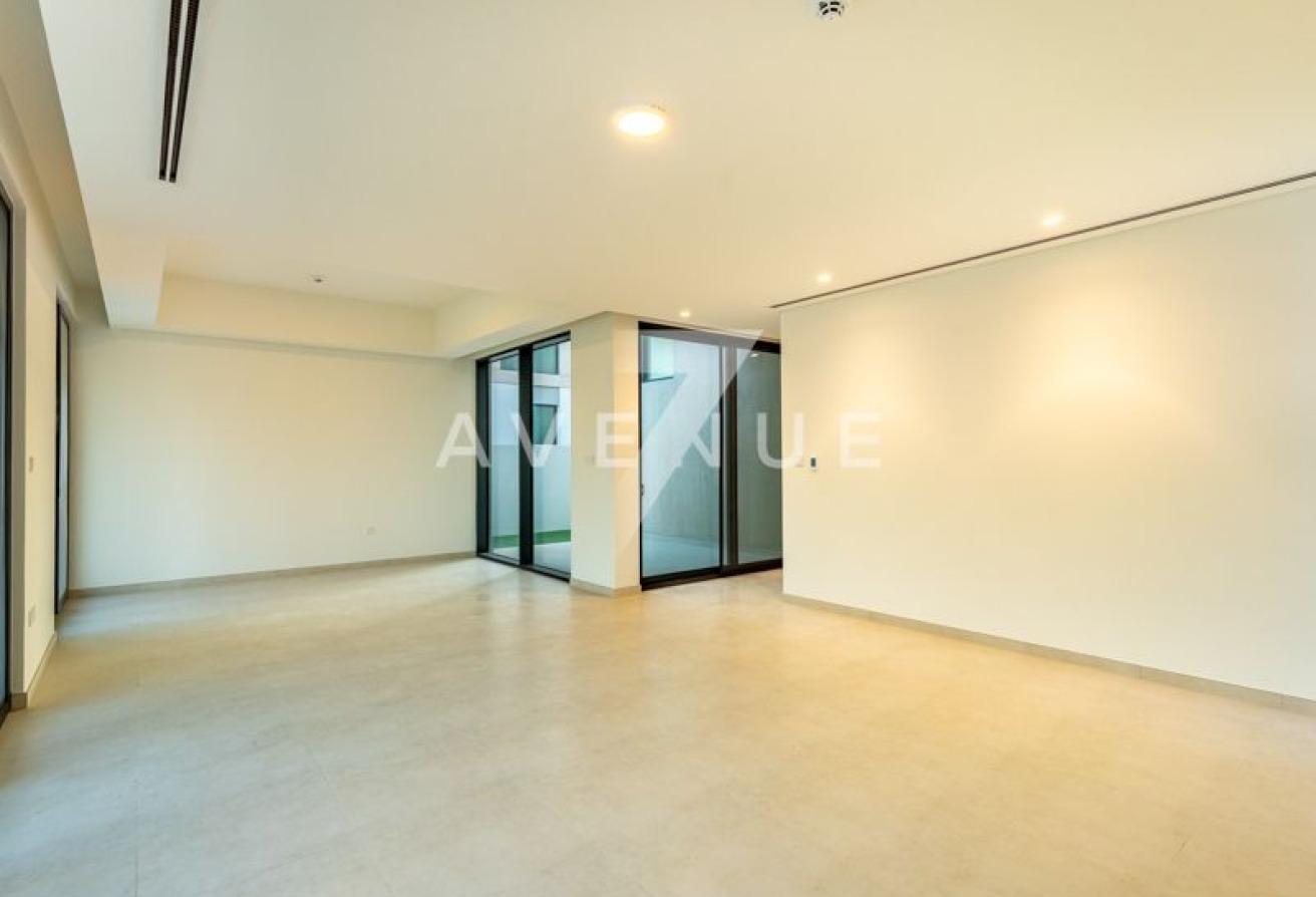 Ready To Move-in | Single Row | Huge Plot photo 16