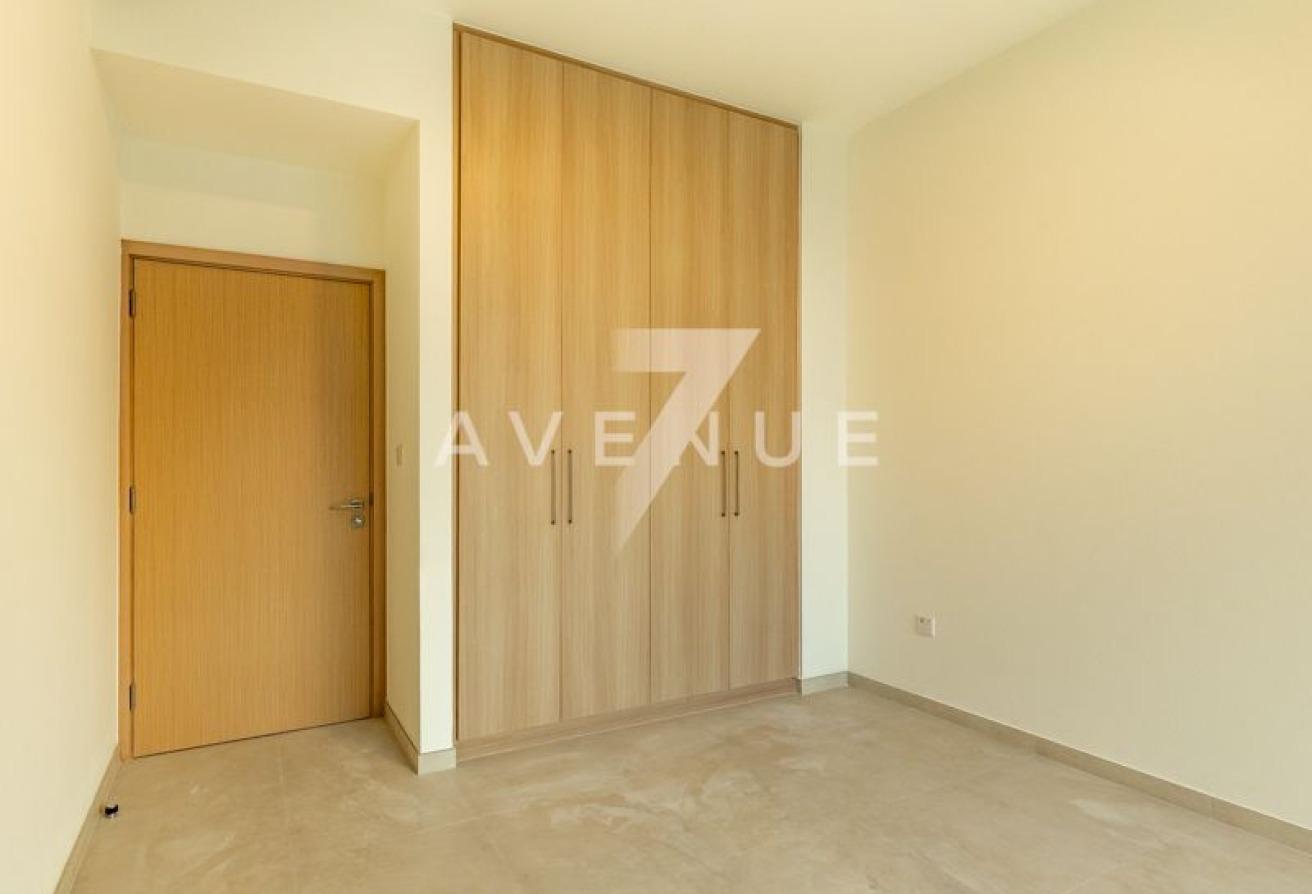 Ready To Move-in | Single Row | Huge Plot photo 5