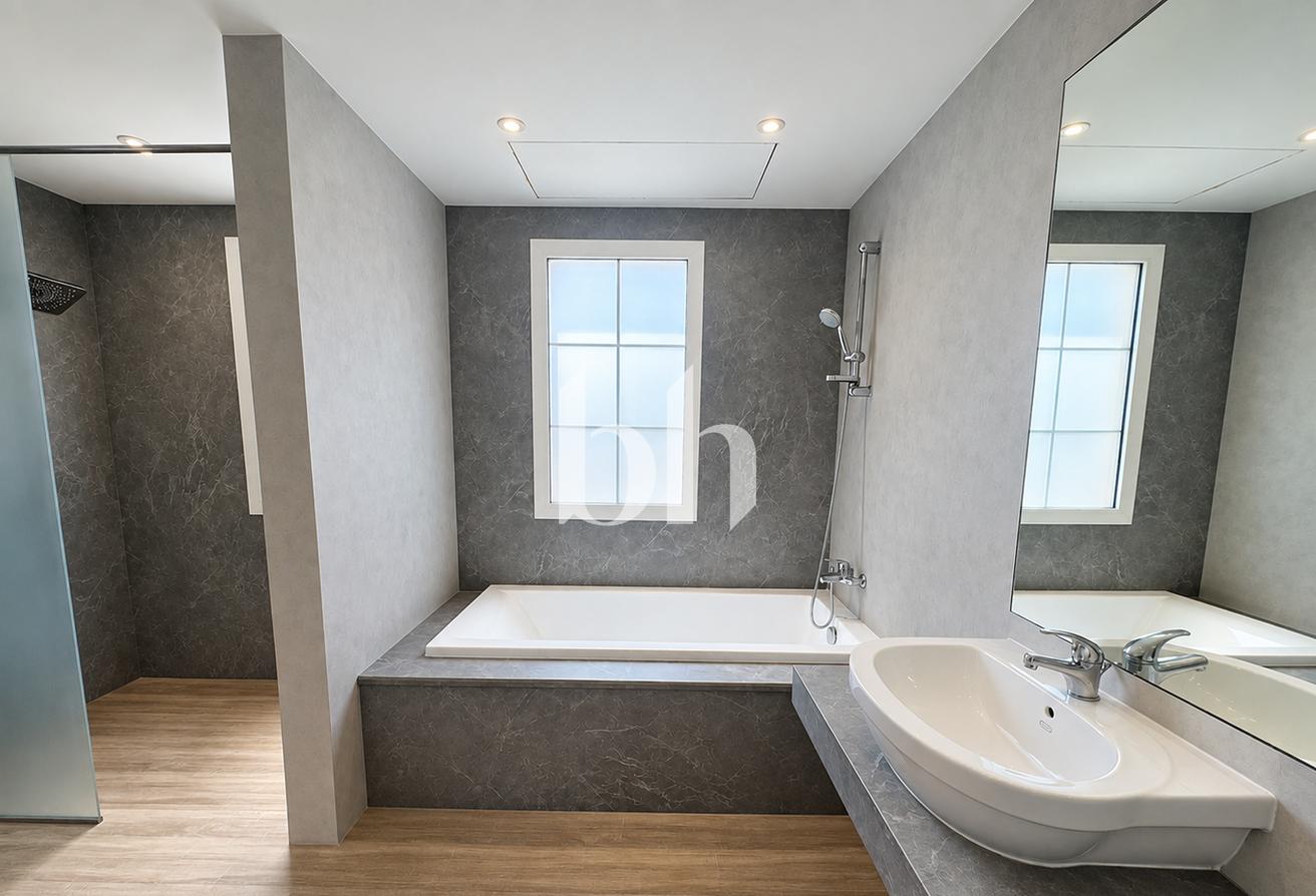 Extended | Furnished | Upgraded | Vacant photo 6