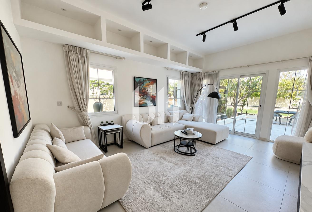 Extended | Furnished | Upgraded | Vacant photo 2