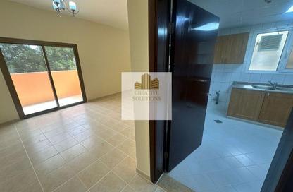 Apartment - 2 Bedrooms - 2 Bathrooms for rent in The Gardens Buildings - The Gardens - Dubai