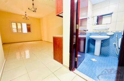 Apartment - Studio - 1 Bathroom for rent in Muwailih Building - Muwaileh - Sharjah