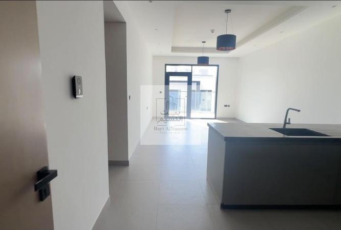 Maids Room | Vacant | Multiple Cheques
