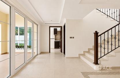 Villa - 3 Bedrooms - 4 Bathrooms for rent in District 5 - Jumeirah Park - Dubai