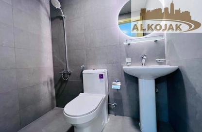 Apartment - Studio - 1 Bathroom for rent in Tourist Club Area - Abu Dhabi