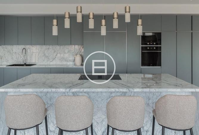THE DEAL: Upgraded Penthouse & Panoramic Skyline — photo 2