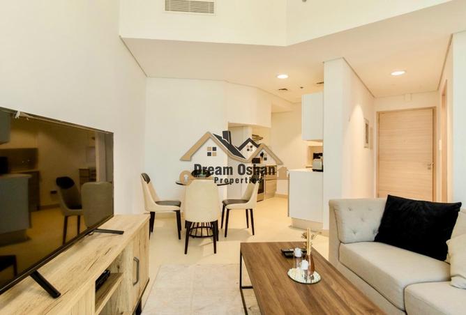 شبه مؤثث 1BHK | بالقرب من المترو | شرفة كبيرة