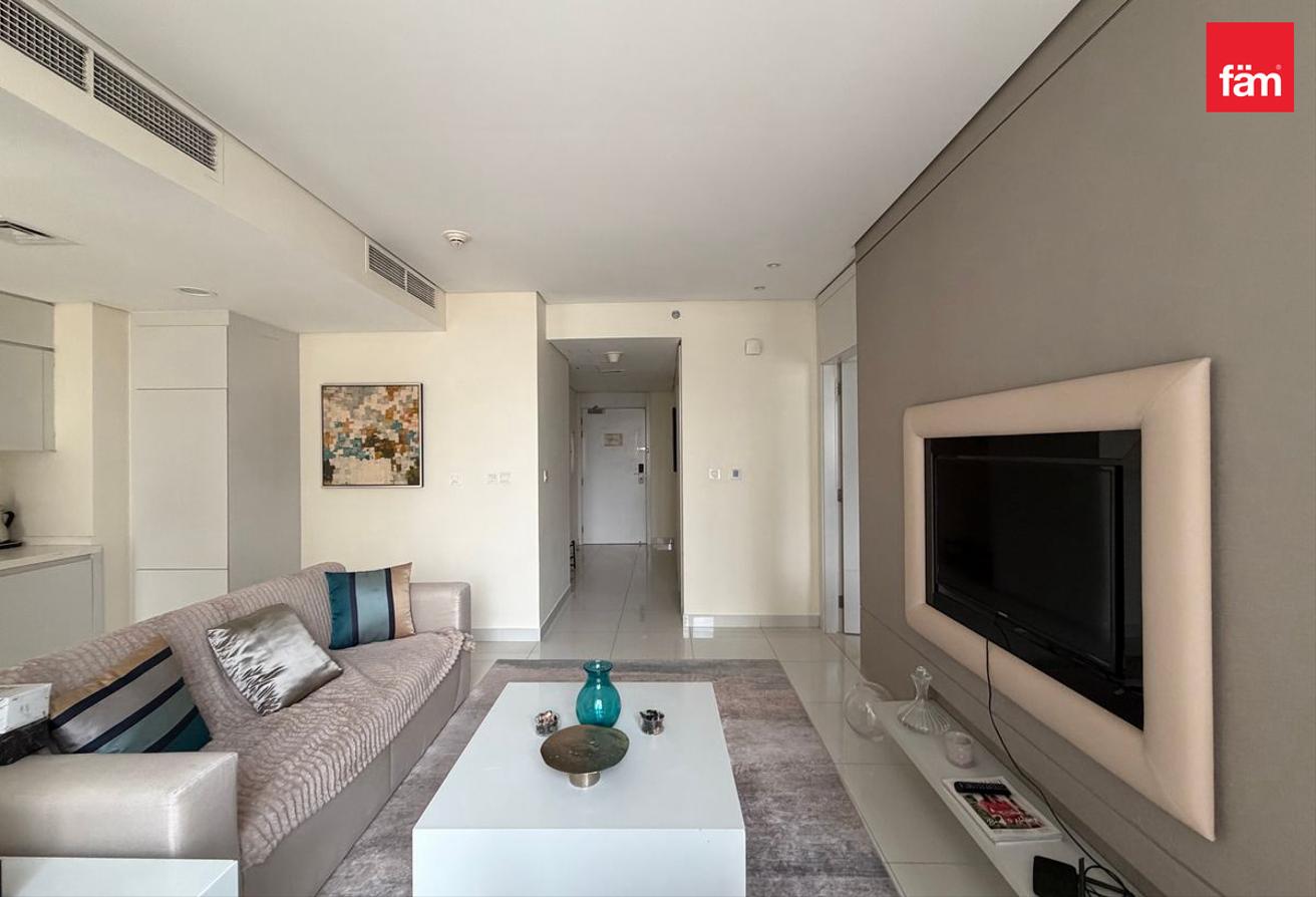 Stunning Canal View | Fully Furnished | Vacant photo 4