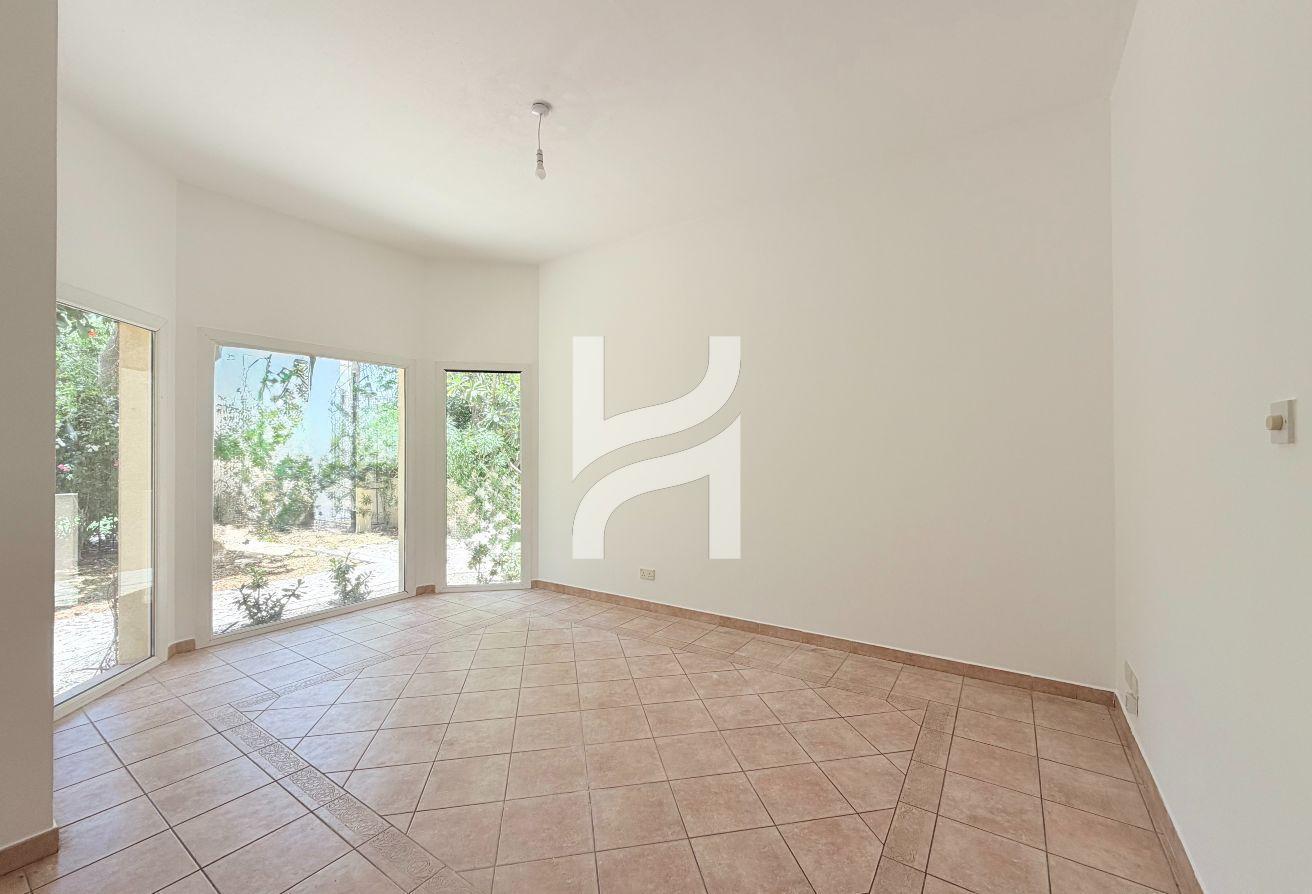 Excellent Condition | Full Park Access | Vacant photo 9