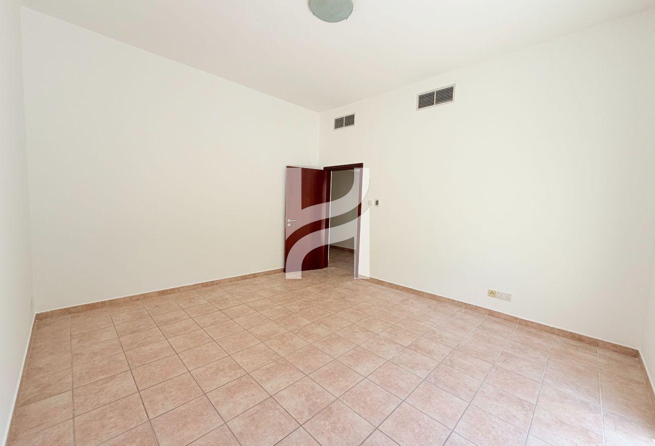 Excellent Condition | Full Park Access | Vacant photo 5