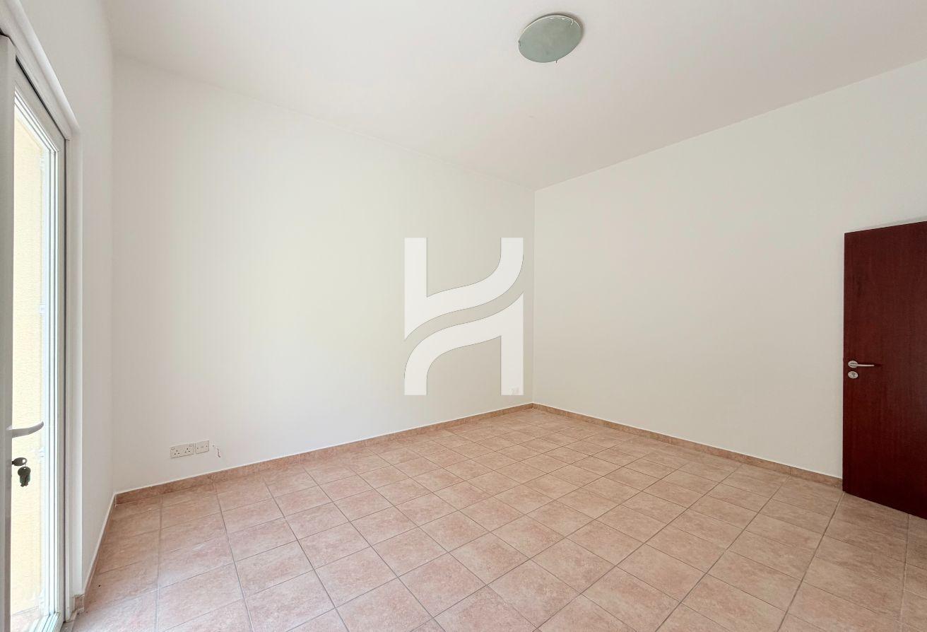 Excellent Condition | Full Park Access | Vacant photo 4